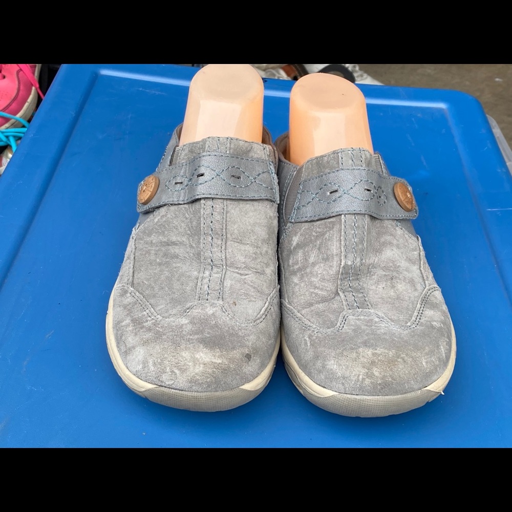 Earth Spirit Gray Suede Slip On Sandals Size 11